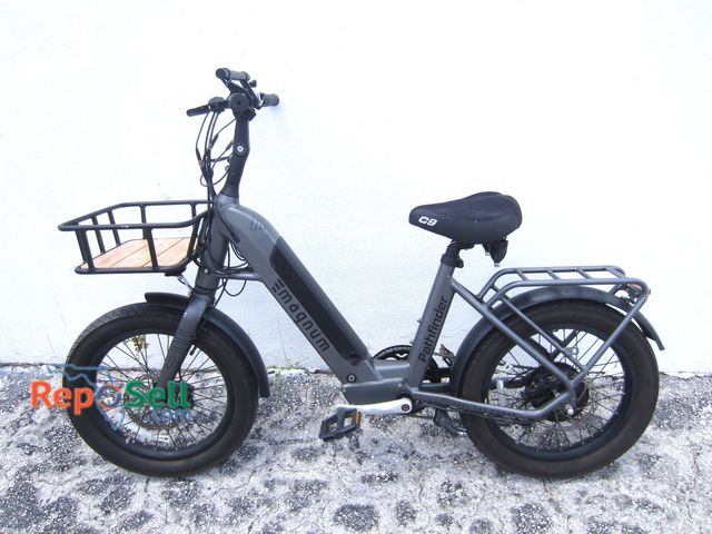 Lot 31-3214 - Magnum Pathfinder Gray E-Bike - Power On, Ran When Tested, Missing Kickstand, 28 Miles