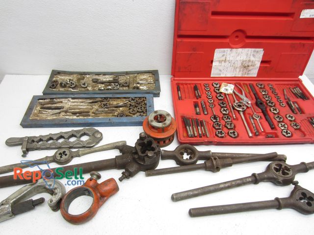 Lot 31-3318 - Lot Of Tap And Die Tools - Bring Tote