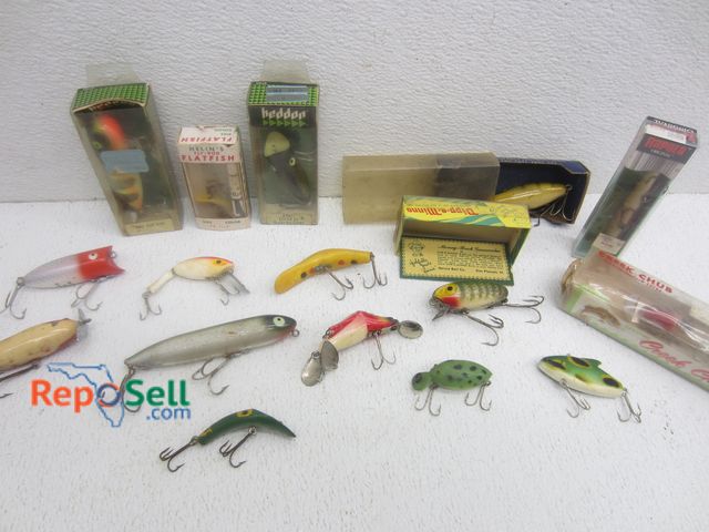 Lot 31-6489 - (16) Fishing Lures - Mostly Vintage: Creek Chub, Heddon, Helins, etc.