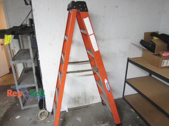 Lot 31-1289 - Werner 5' Fiberglass Step Ladder , Heavy-Duty Type 1A, Orange