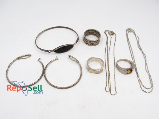 Lot 31-3022 - .925 Silver Jewelry: Rings, Necklaces, Earrings, etc. - 32.1g total