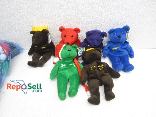 Lot 31-5205 - (14) Sports Beanie Babies: McGwire, Gretzky, Griffey Jr., etc.