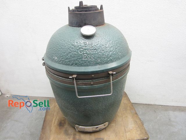 Lot 31-2371 - Big Green Egg Smoker