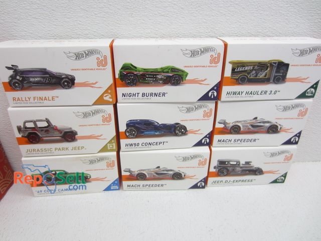 Lot 31-9393 - (40) Hotwheels id Series in Packaging