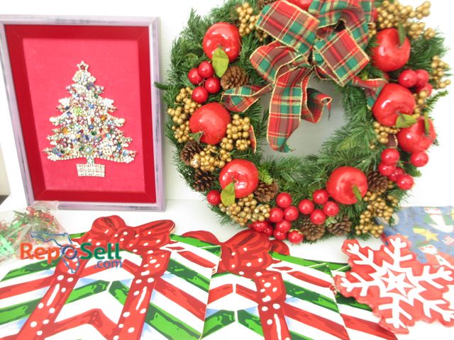 Lot 31-3011 - Christmas Decor: Wreath, Jeweled Art, Placemats, etc.