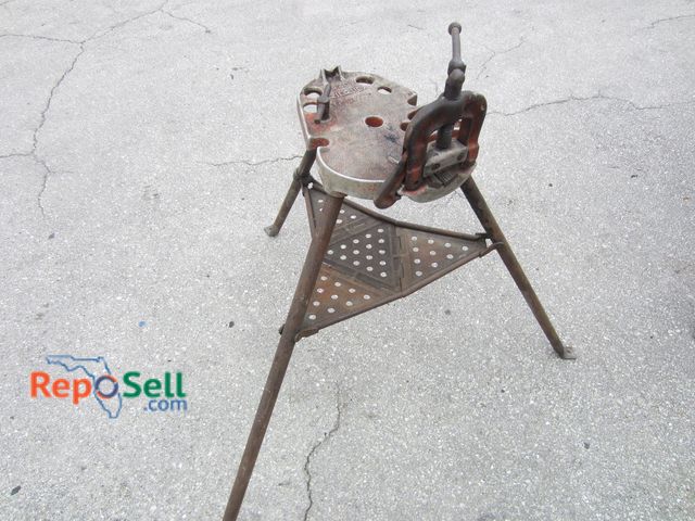 Lot 31-3350 - Ridgid Tristand #40A