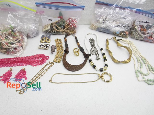 Lot 31-2493 - Costume Jewelry Approx 8lb 12oz, Some For Parts/Repair