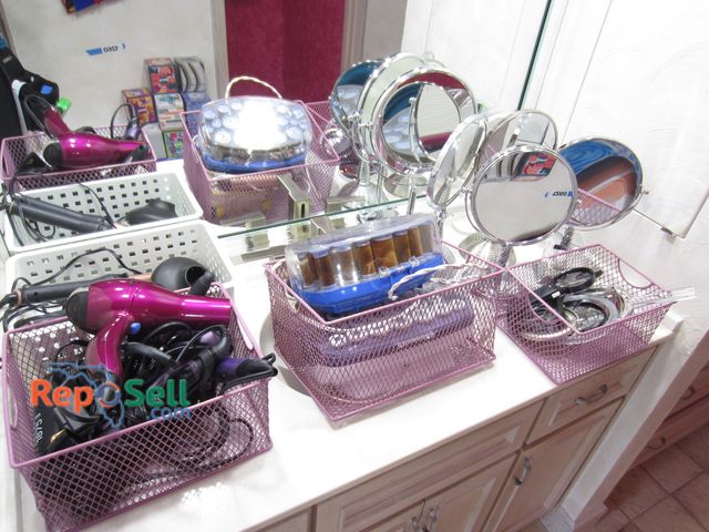 Lot 31-1261 - (2) Blow Dryers, (2) Curlers, (6) Make Up Mirrors, etc.