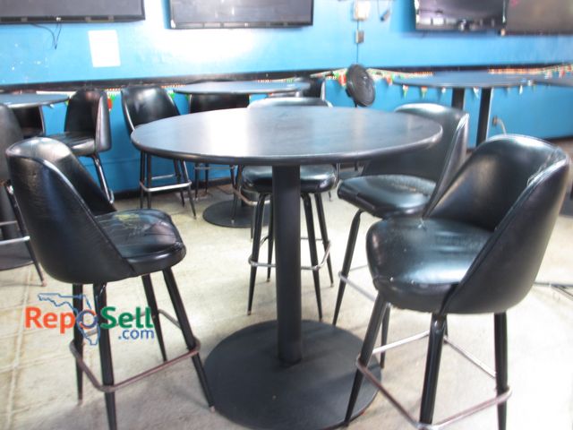 Lot 31-2003 - Round Hi-Top Table w/(4) Chairs - Table 42"W