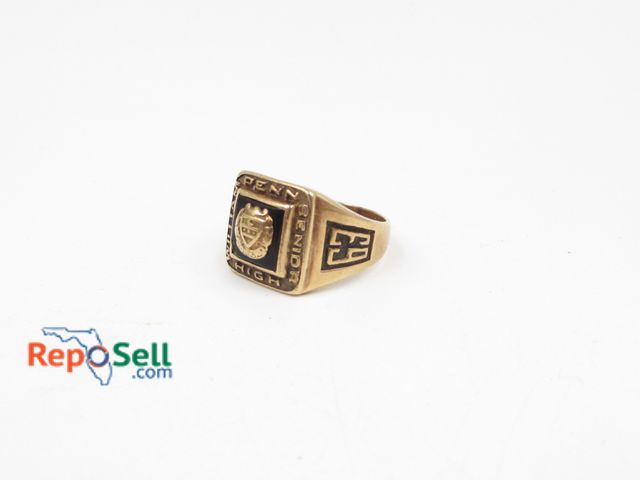 Lot 31-1027 - 10K Yellow Gold Class Ring Size 8 - 7.95g total