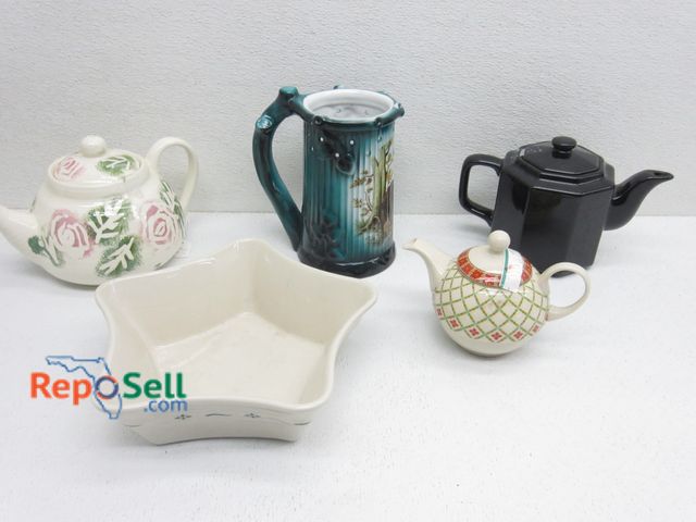Lot 31-9427 - Collectible Dish Lot: Hog Stein, Bowl, (3) Teapots