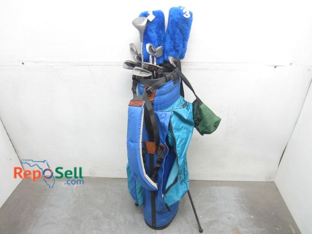 Lot 31-7117 - Golf Club Bag With (12) Clubs, Most Are Spalding
