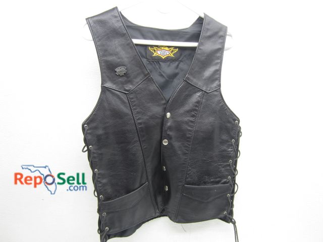 Lot 31-9036 - Universal Rider Vest Size 20
