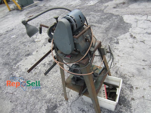 Lot 31-9395 - Vintage Belsaw electric saw sharpener with GE motor, includes accessories, powers on