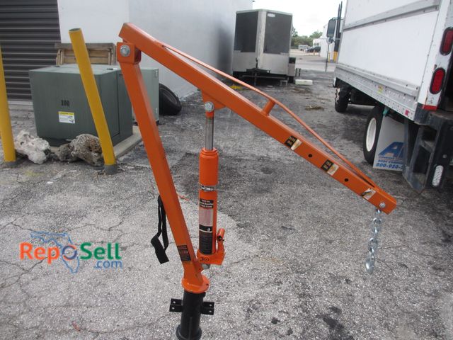 Lot 31-9207 - 1000 lb Truck Crane Hitch Mounted