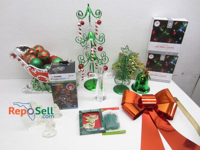 Lot 31-1068 - Christmas Decor: LED Mini Lights, Crystal Cross, LED Light Show etc