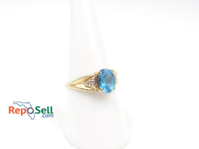 Lot 31-1005 - 10K Yellow Gold Topaz Ring Size 7.5 - 2.43g total