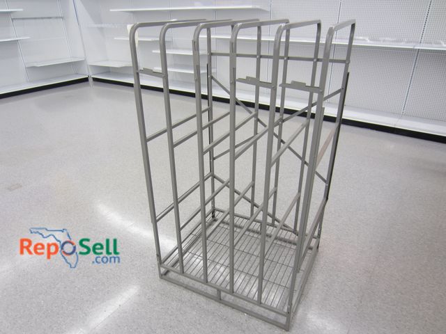 Reposell.com - Lot 31-3011 - Grey Vertical Display - Rug Rack, 37x30x63