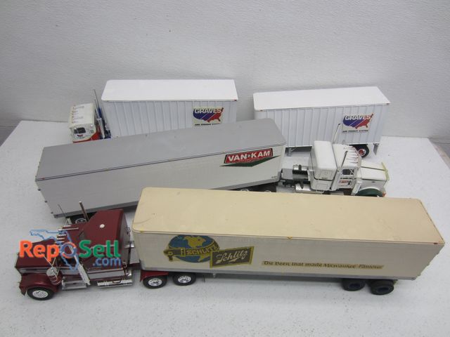 Lot 31-9232 - (3) Assorted Truck Cabs and Trailers 1:24 Scale