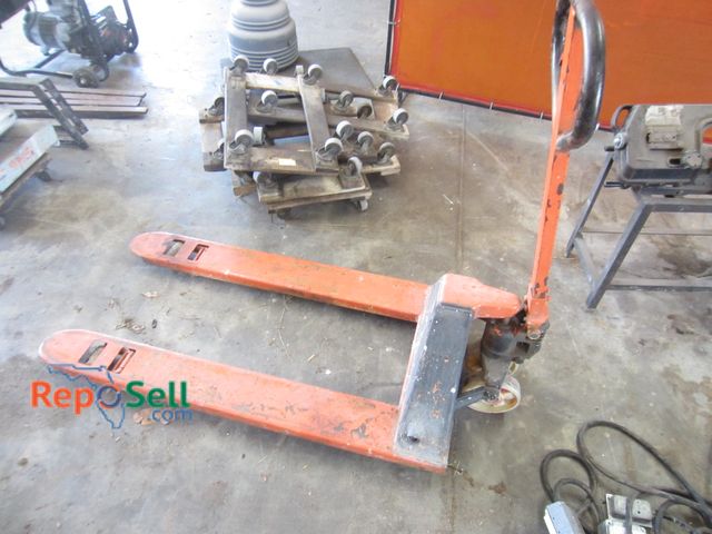 Lot 31-1043 - Pallet Jack working.