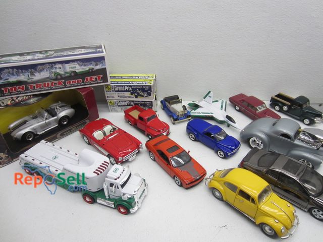 Lot 31-5409 - (12) Collectible Toy Cars Lot, Die Cast Metal, Hess, Pinewood Derby Kits, Etc.