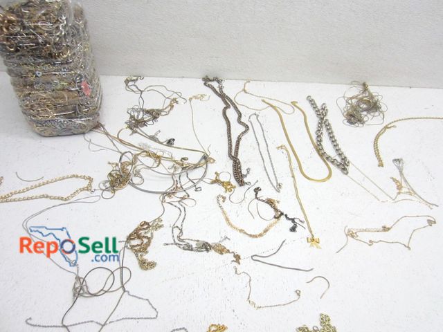 Lot 31-6031 - (18+ lbs) various styles of chains and necklaces - some need repair.