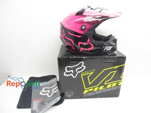 Lot 31-7145 - New Fox Pilot V1 Youth Vandal Helmet, Fits 47-48 cm 5 7/8-6