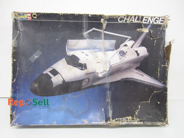 Lot 31-1219 - Rebel Space Shuttle Challenger Model Kit 1:72 scale - appears complete. Box is damaged.