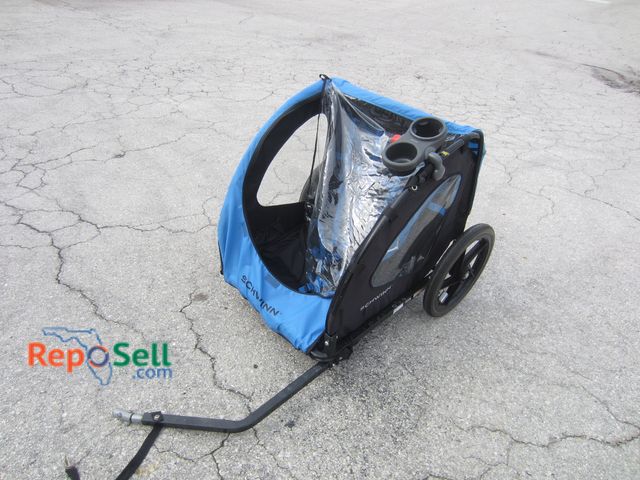 Lot 31-1366 - Schwinn Foldable Shuttle Bike Trailer