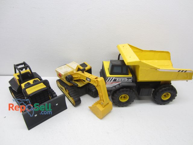 Lot 31-5316 - (3) Tonka/Cat Trucks