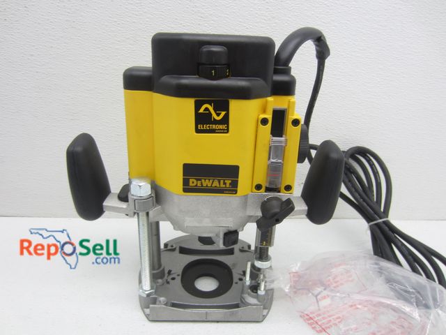 Lot 31-1260 - DeWalt Electric Plunge Router 3HP #DW625 - Power On