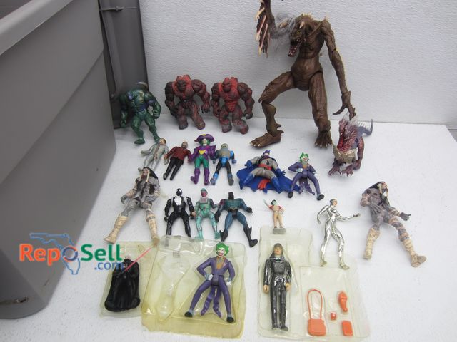Lot 31-9208 - Lot of Toys: Batman, Star Trek, Star Wars, etc. with Tote