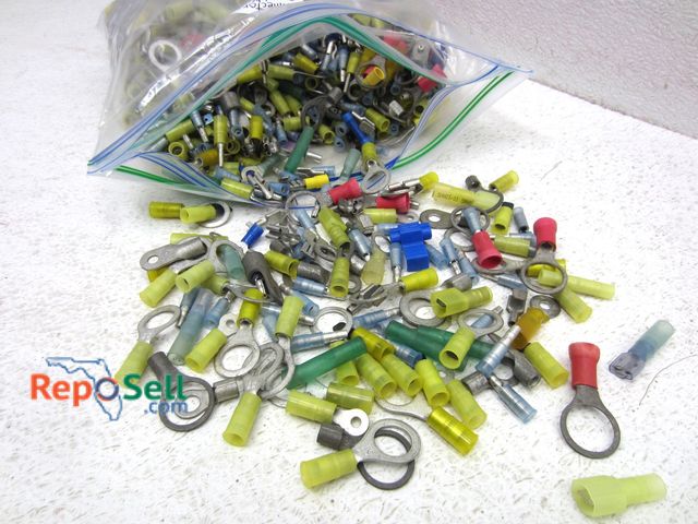 Lot 31-5371 - 8.9 lbs Assorted Electrical Connectors