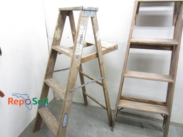 Lot 31-3395 - (2) Vintage Wood Ladders - 4' &amp; 5'