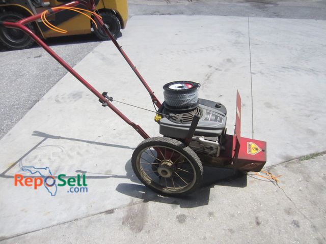 Lot 31-1025 - Briggs and Stratton Pro Torque Trimmer, 190 cc, 8.50, FT16, ran when tested.