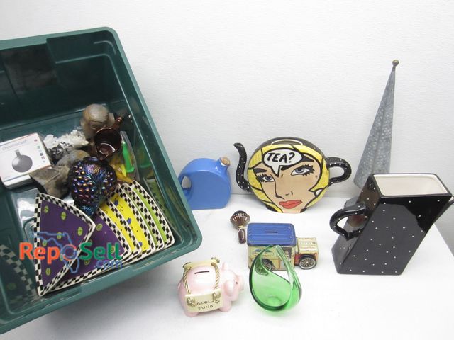 Lot 31-9095 - Estate Lot: Kitchen &amp; Decor Items