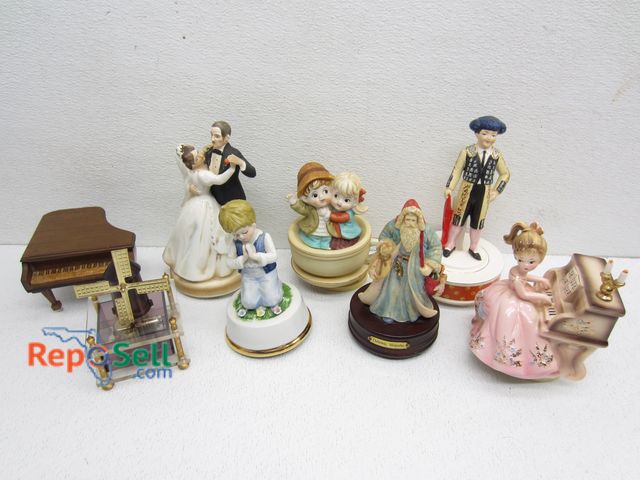 Lot 31-7100 - (8) Small Musical Statues: 3 - Work/Play Music