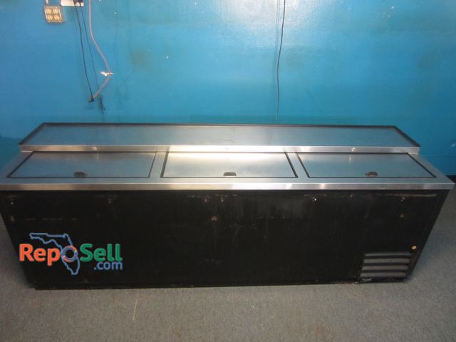 Lot 31-2042 - True Reach in Cooler, 3-Openings, #TD-95-38HCBLK, 95"L x 32"H x 27"W - Powers On/Cold - BUYER MUST R...