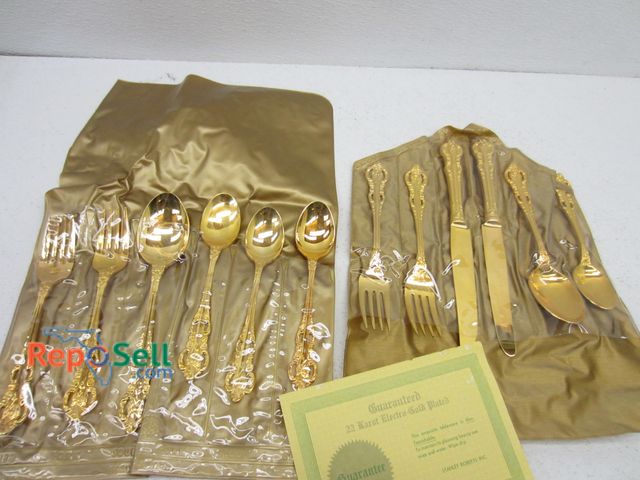 Lot 31-9350 - 22k Gold Electroplated (12) Pc. Cutlery Flatware Silverware Set in Box By Stanley Roberts