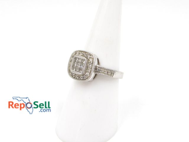 Lot 31-9003 - 14K white gold diamond ring, size 6.5 - 4.38 g total
