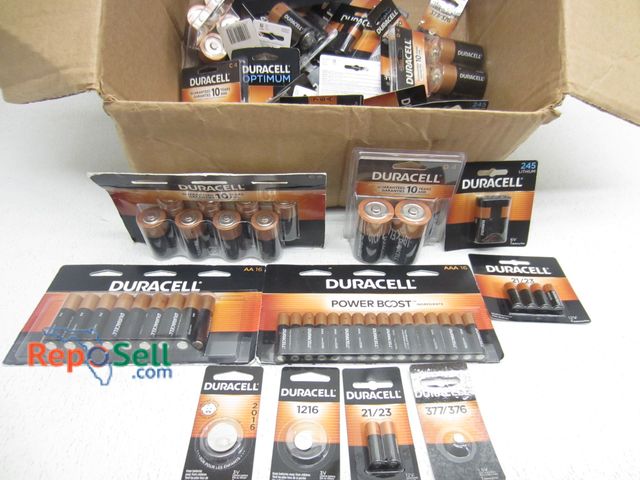 Lot 31-9334 - (200) New variety of Duracell batteries, good dates