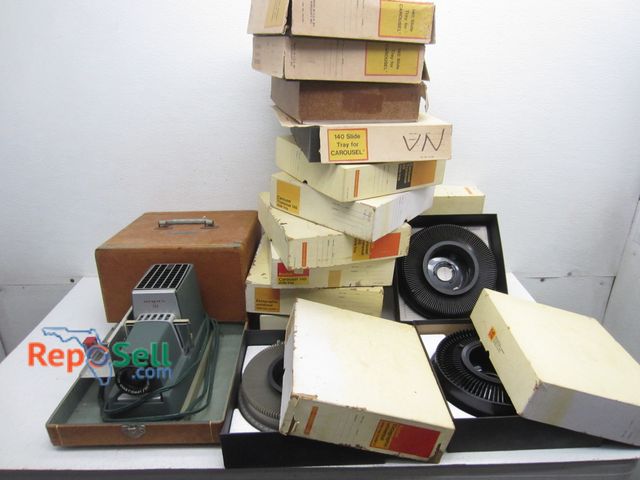 Lot 31-9336 - Vintage Argus 300 Slide Projector &amp; Kodak Carousels in Boxes, Projector Powered On