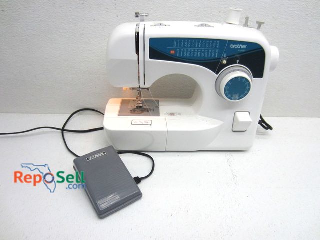 Lot 31-9242 - Brother Sewing Machine XL 2600 - Powers On
