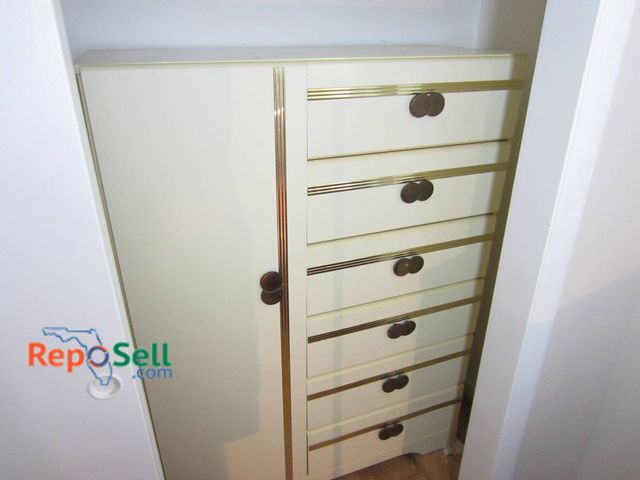 Lot 31-8648 - Vintage Cream And Gold Metal Dresser With Drawers And Shelves, 40"x54"x17"