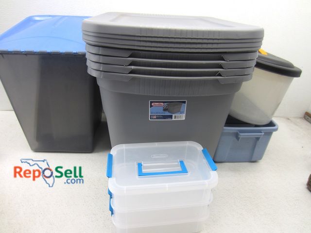 Lot 31-9448 - (25) Totes (24 With Lids: Stacking, Roughneck, Rubbermaid, Sterilite etc