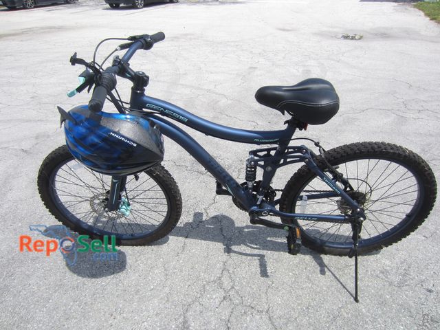 Lot 31-1262 - Genesis Bella Vista 14-Speed Bicycle With Schwinn Helmet