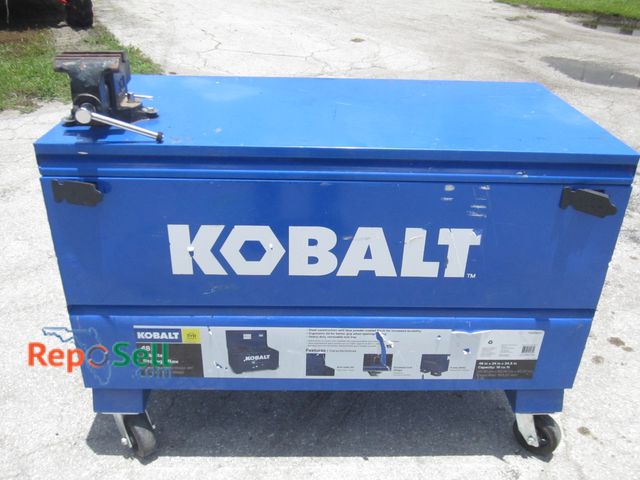 Lot 31-6257 - Kobalt 48" Rolling Metal Job Box With Vise 48"x24"x24.5"