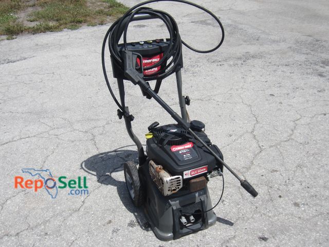 Lot 31-9151 - Troy Bilt 875 EXI Pressure Washer With Wand And Hose - Has Compression