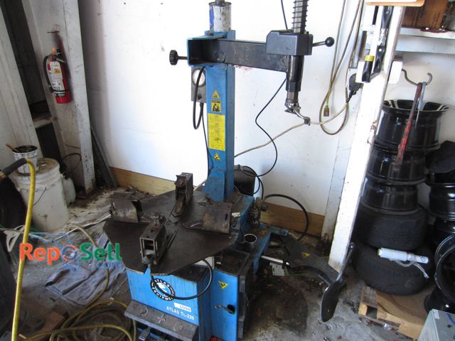 Lot 31-1098 - Atlas TC-229 Tire Changer Machine Heavy Duty Automotive Shop Equipment
