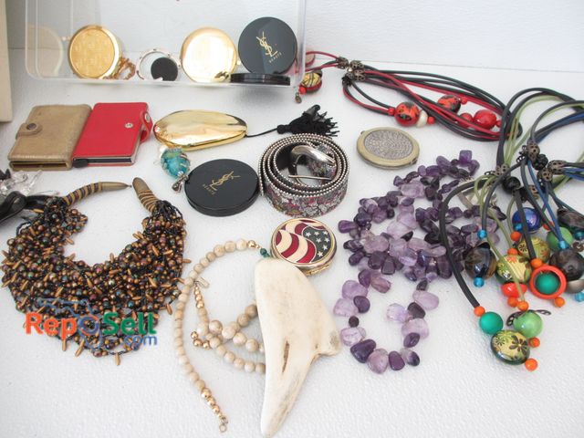 Lot 31-1484 - Costume Jewelry, (2) Organizers, Compacts, Elite Belt, etc